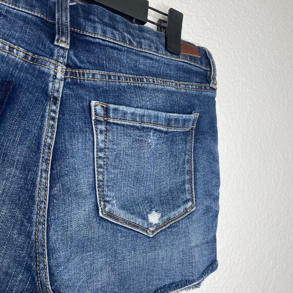 Blanknyc Womens Bottoms Size 28 Dark Wash Denim Casual Distressed Jean Shorts - Picture 14 of 15